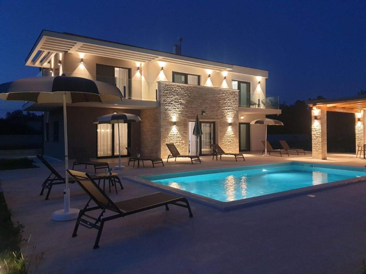 Luxury Villa Serena 2022 - With Heated Pool Cukrici Экстерьер фото